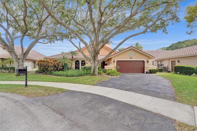 9682 Ridgecrest Court, Davie, FL 33328