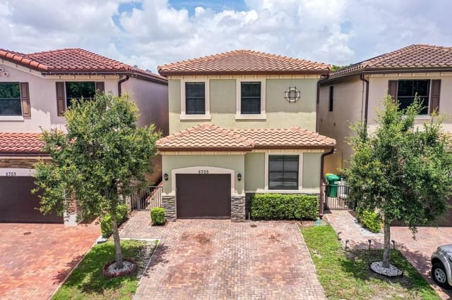 5705 NW 47th Avenue, Tamarac, FL 33319