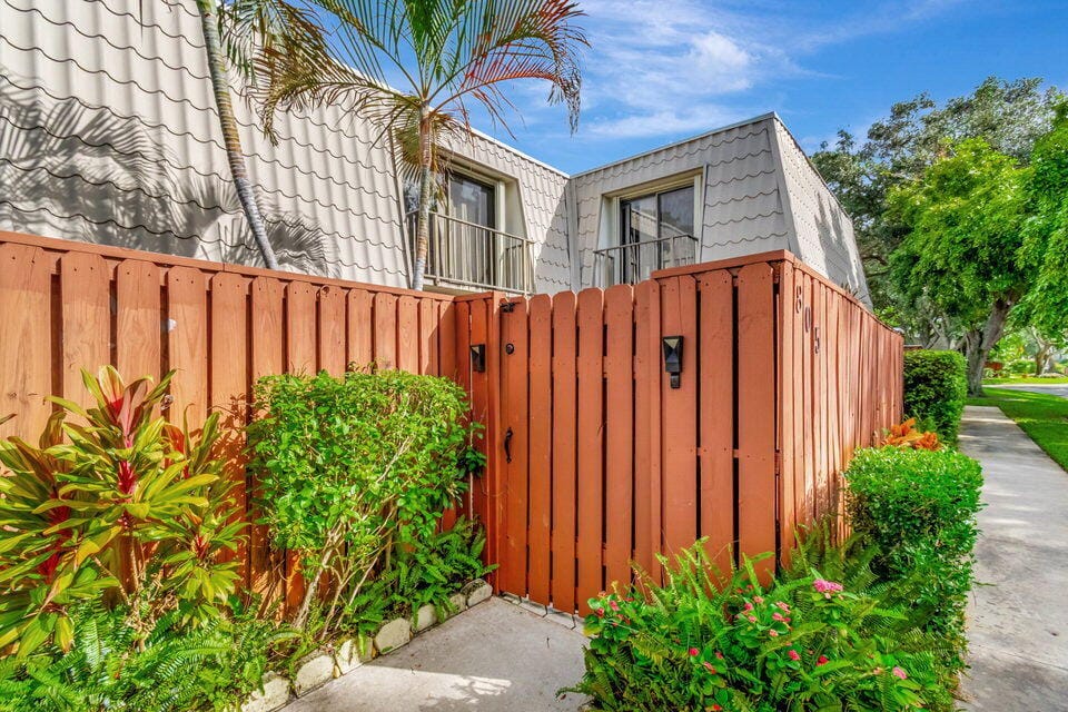 1700 Embassy Drive 805, West Palm Beach, FL 33401 photo 2