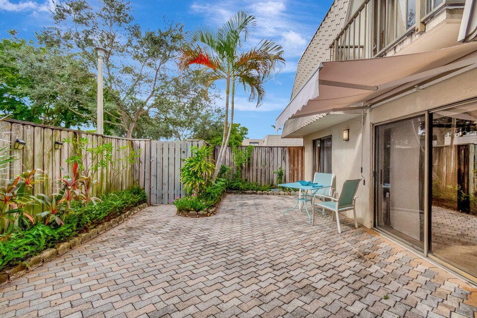 1700 Embassy Drive 805, West Palm Beach, FL 33401 photo 3