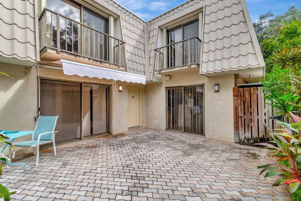 1700 Embassy Drive 805, West Palm Beach, FL 33401 photo 4