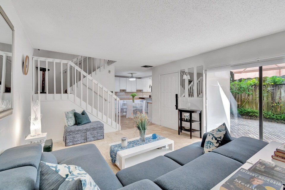 1700 Embassy Drive 805, West Palm Beach, FL 33401 photo 10