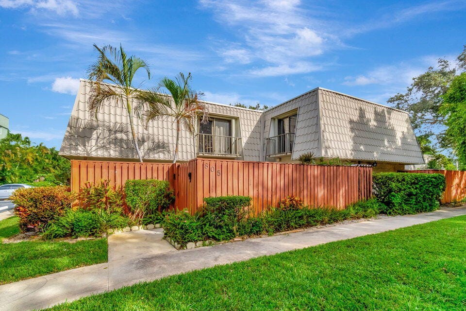 1700 Embassy Drive 805, West Palm Beach, FL 33401