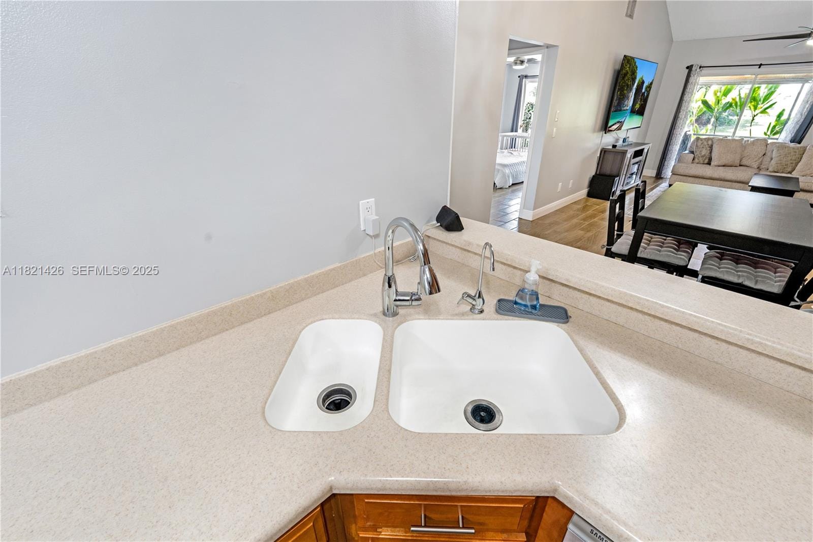 894 NE Sandalwood Place, Jensen Beach, FL 34957 photo 6