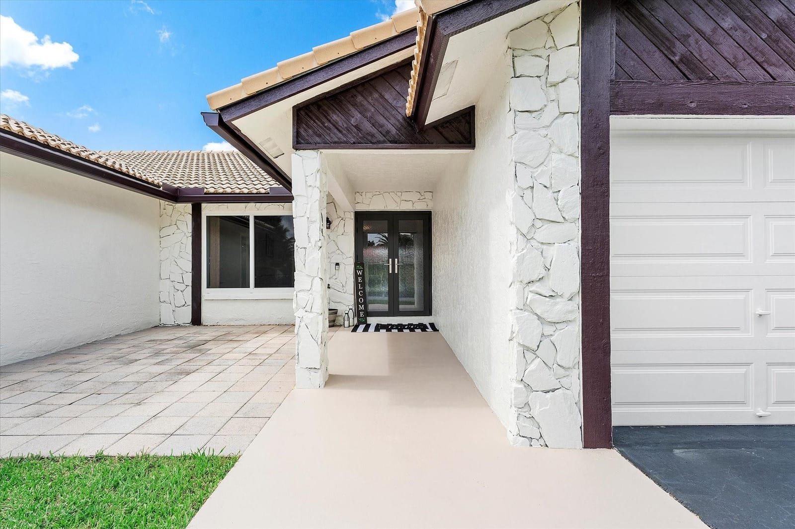 8684 SW 1st Place — photo 3