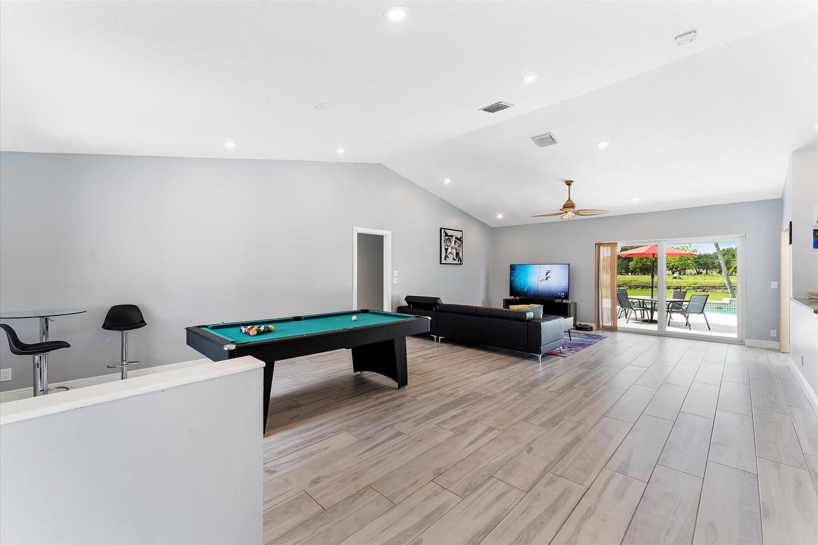 8684 SW 1st Place — photo 4