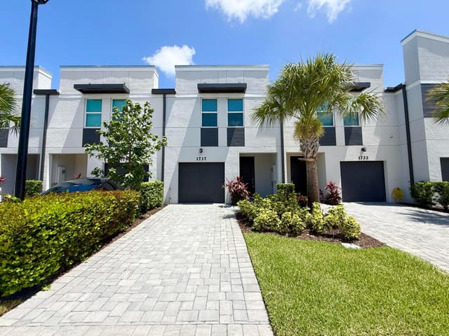 1737 Lindley Street, Mangonia Park, FL 33407