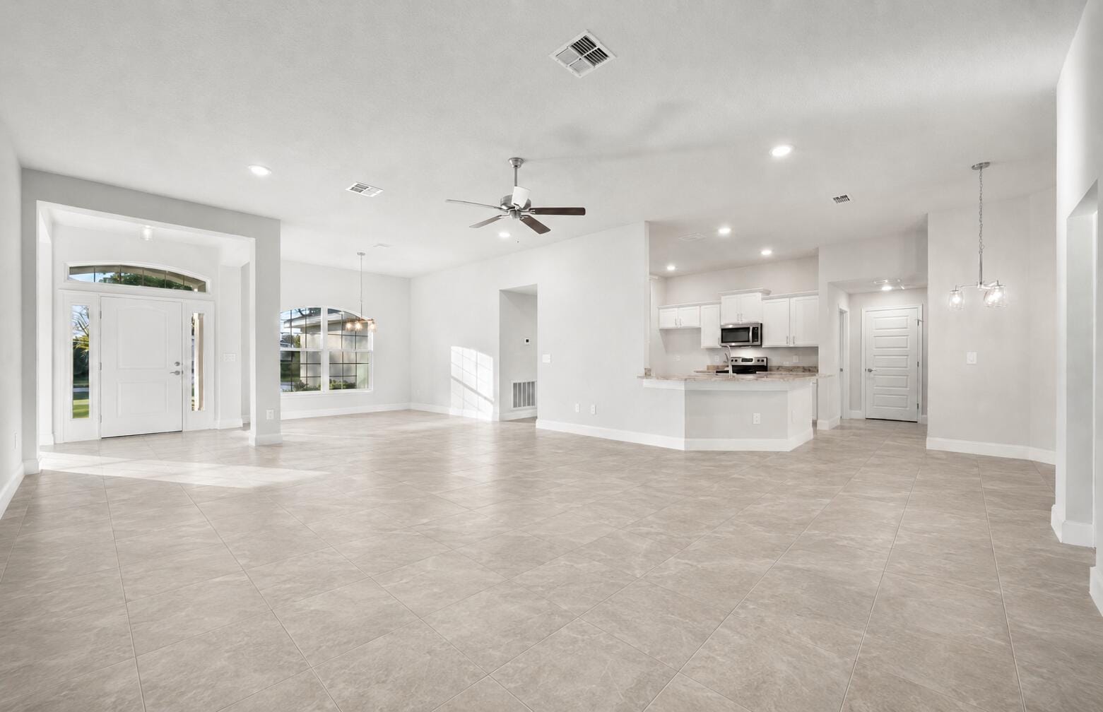372 SW Feldman Avenue — photo 3