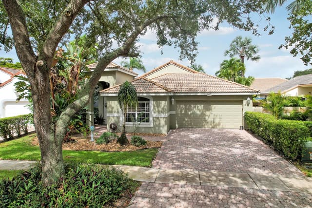 10043 Diamond Lake Road, Boynton Beach, FL 33437