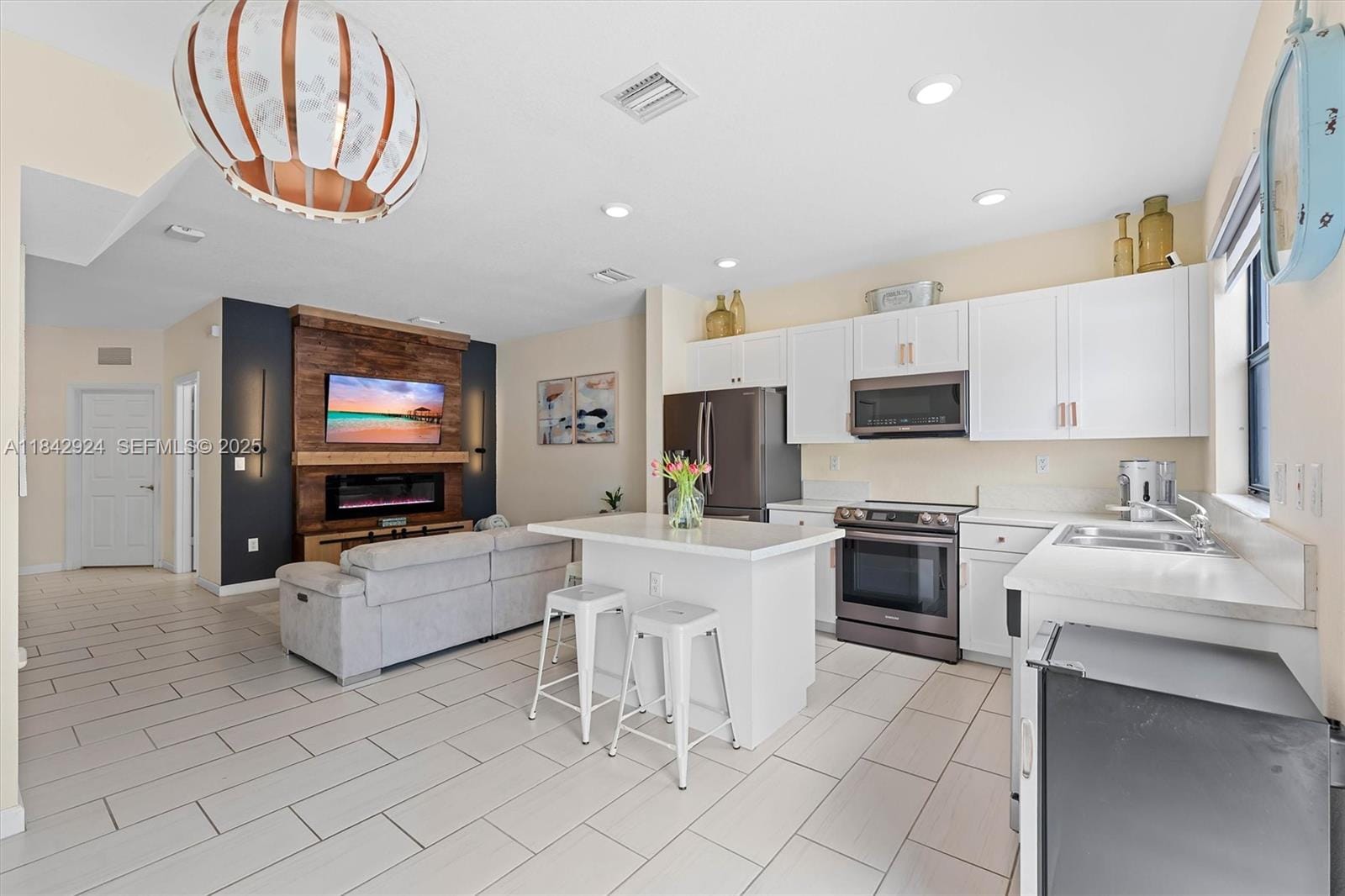 3370 W 106th Terrace, Hialeah, FL 33018