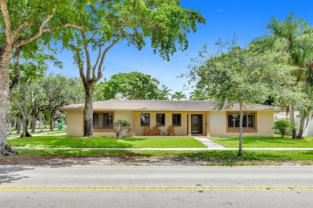 6851 S Miami Lakeway, sold in Villas Of Miami Lakes, Miami Lakes, FL