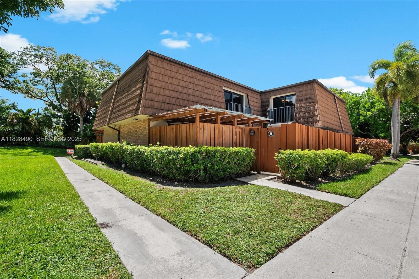 9112A SW 20th Street, Davie, FL 33324