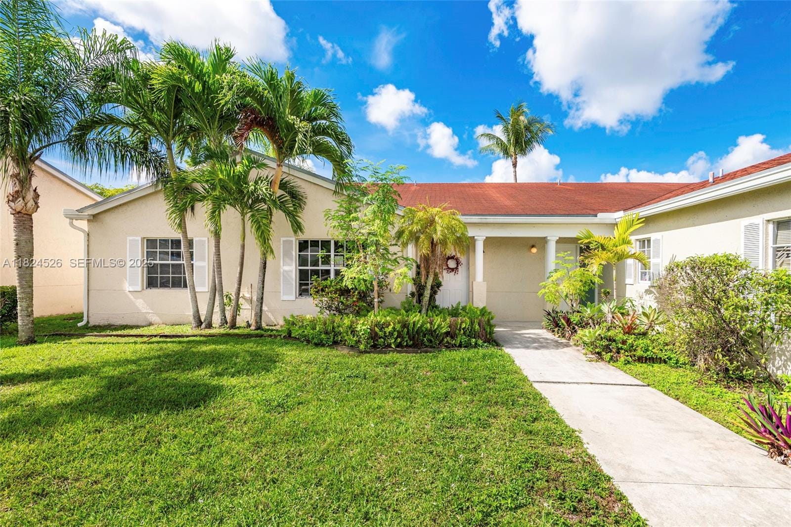 806 NE 214th Lane 806-03, Miami, FL 33179