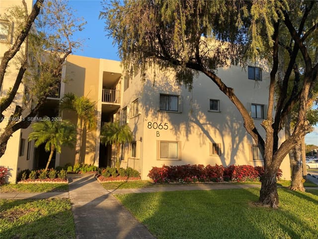 8065 SW 107th Avenue 208, sold in The Horizons, Miami, FL
