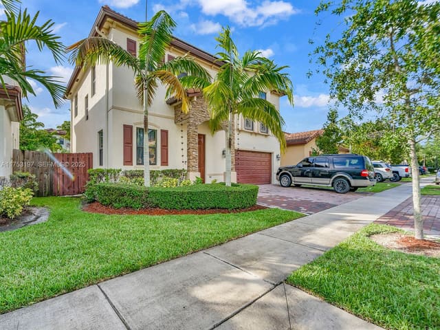 726 SE 37th Place, Homestead, FL 33033