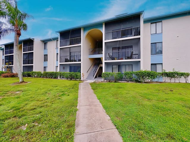 1108 Green Pine Boulevard E2, West Palm Beach, FL 33409