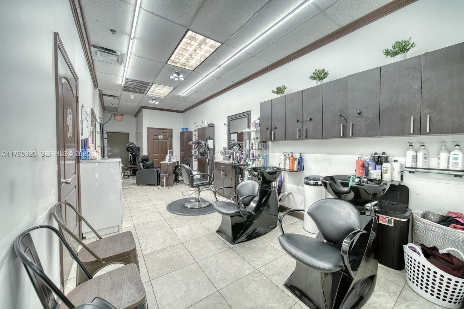 Beauty Salon Beauty Salon For Sale On 8th Street — photo 3