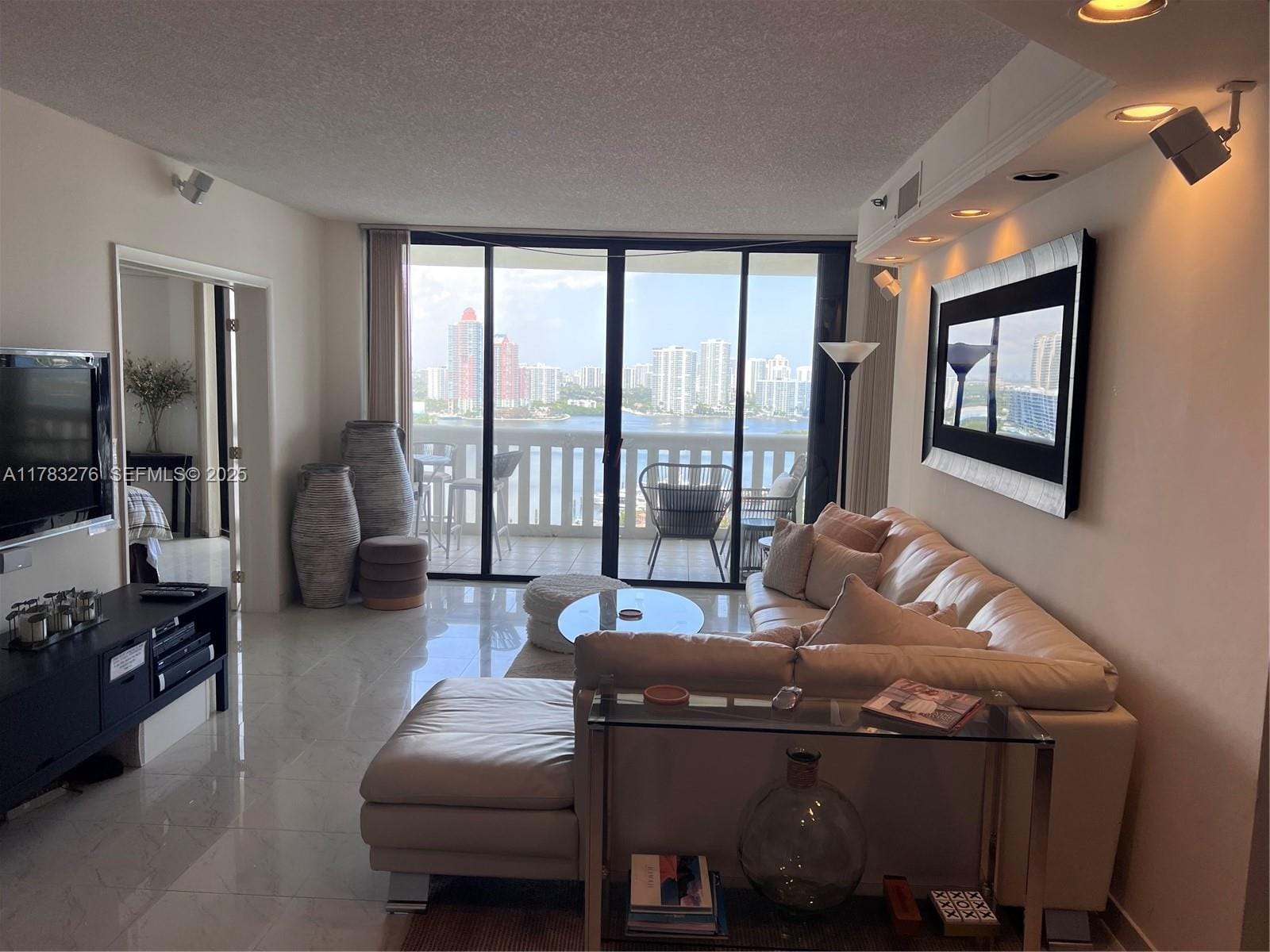 3000 Island Boulevard 2004, Aventura, FL 33160 photo 2