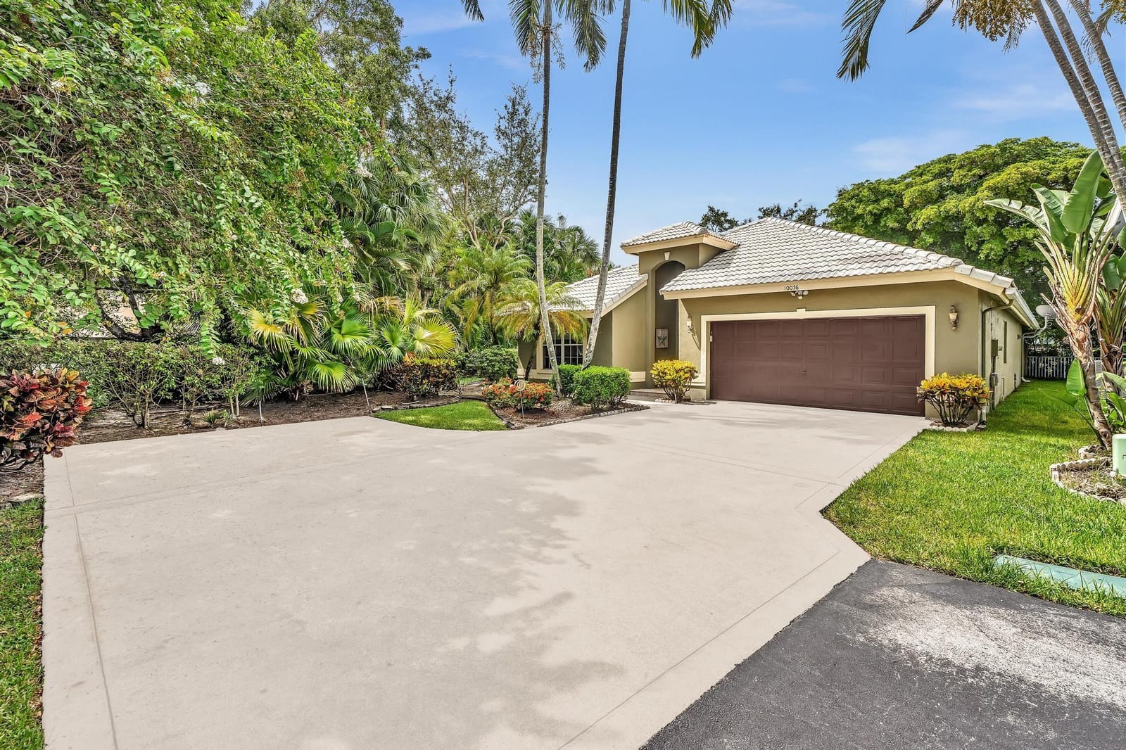 10076 Aqua Vista Way, Boca Raton, FL 33428