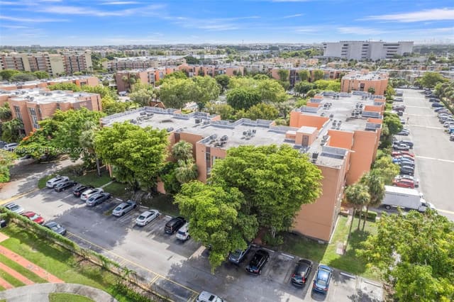 9440 W Flagler Street 203, sold in Versialles Gardens Ii Con, Miami, FL