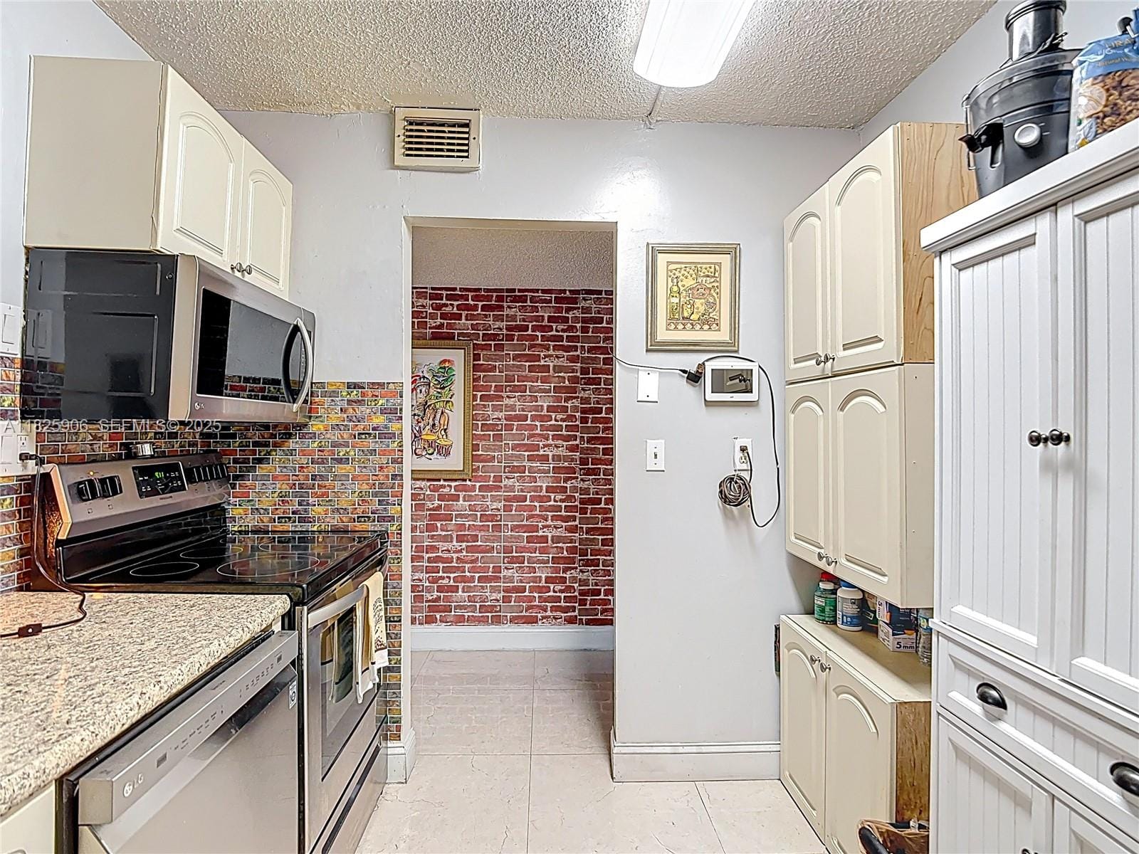 8635 NW 8th Street 103, Miami, FL 33126 photo 7