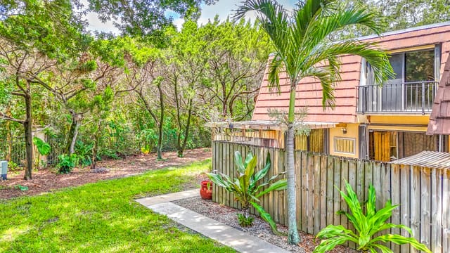 2018 SE 20th Lane, Palm Beach Gardens, FL 33418