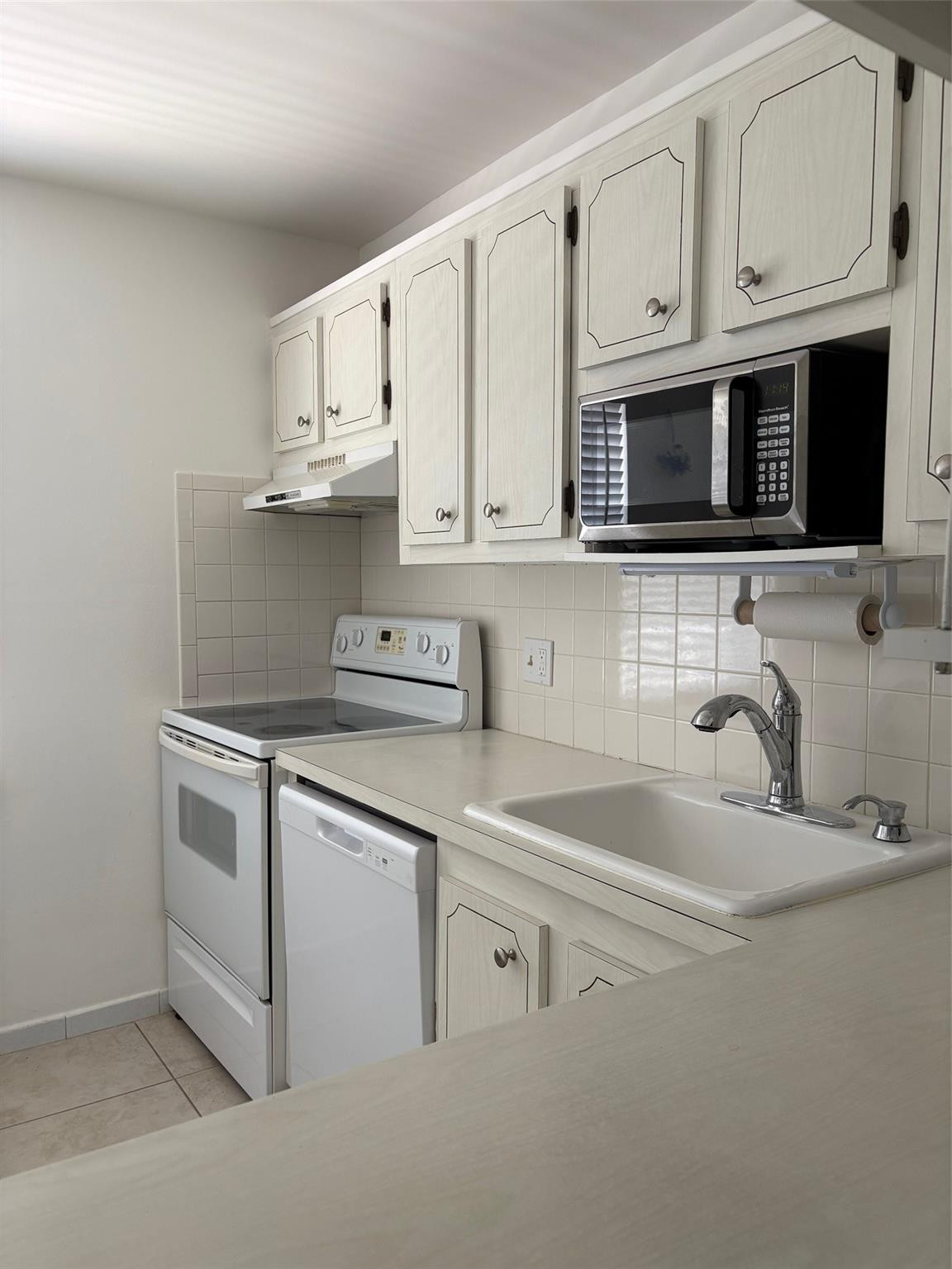 1055 Country Club Drive 404 — photo 2