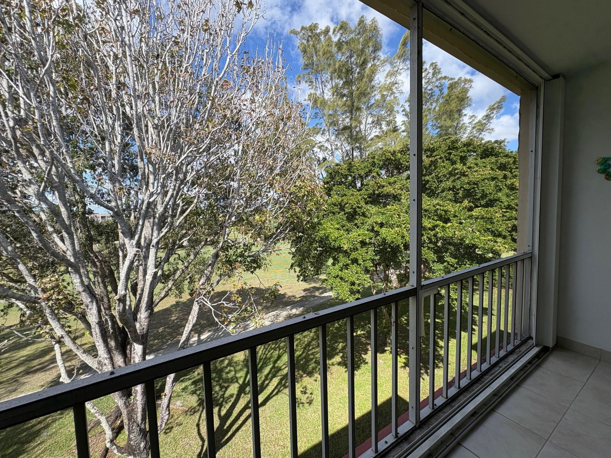 1055 Country Club Drive 404, Margate, FL 33063 photo 14