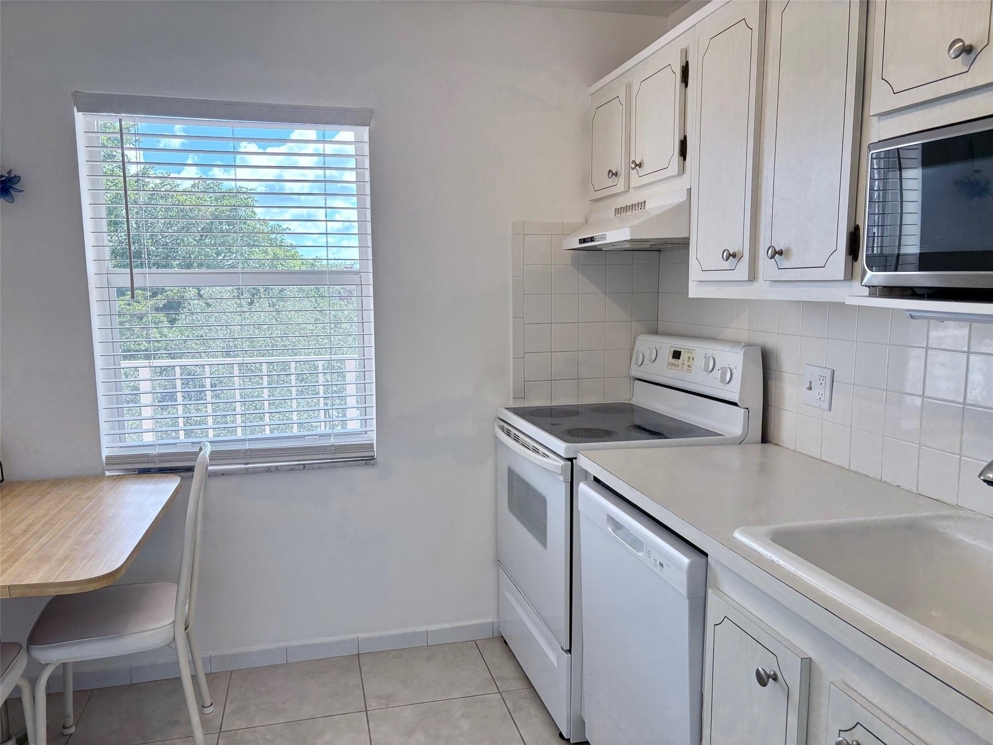 1055 Country Club Drive 404 — photo 4