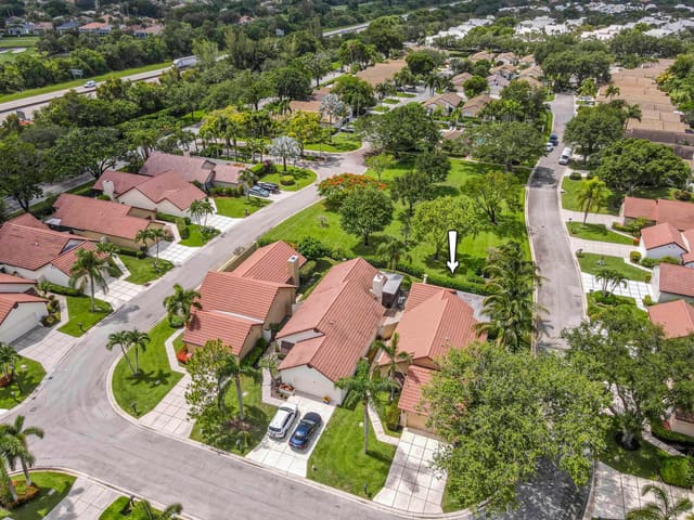 85 Ironwood Way N, sold in Ironwood, Palm Beach Gardens, FL