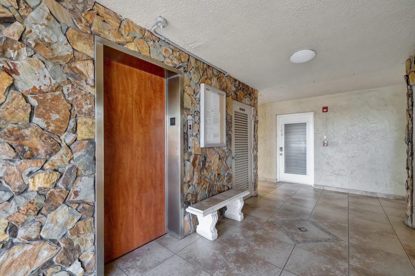 205 SE 11th Terrace 405 — photo 3