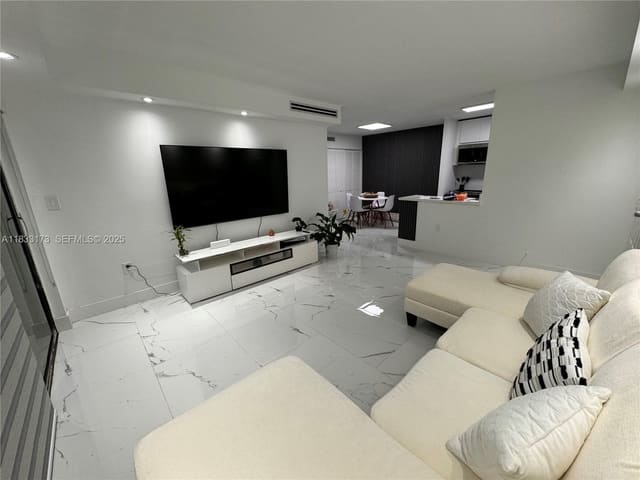 7135 NW 179th Street 211, Hialeah, FL 33015