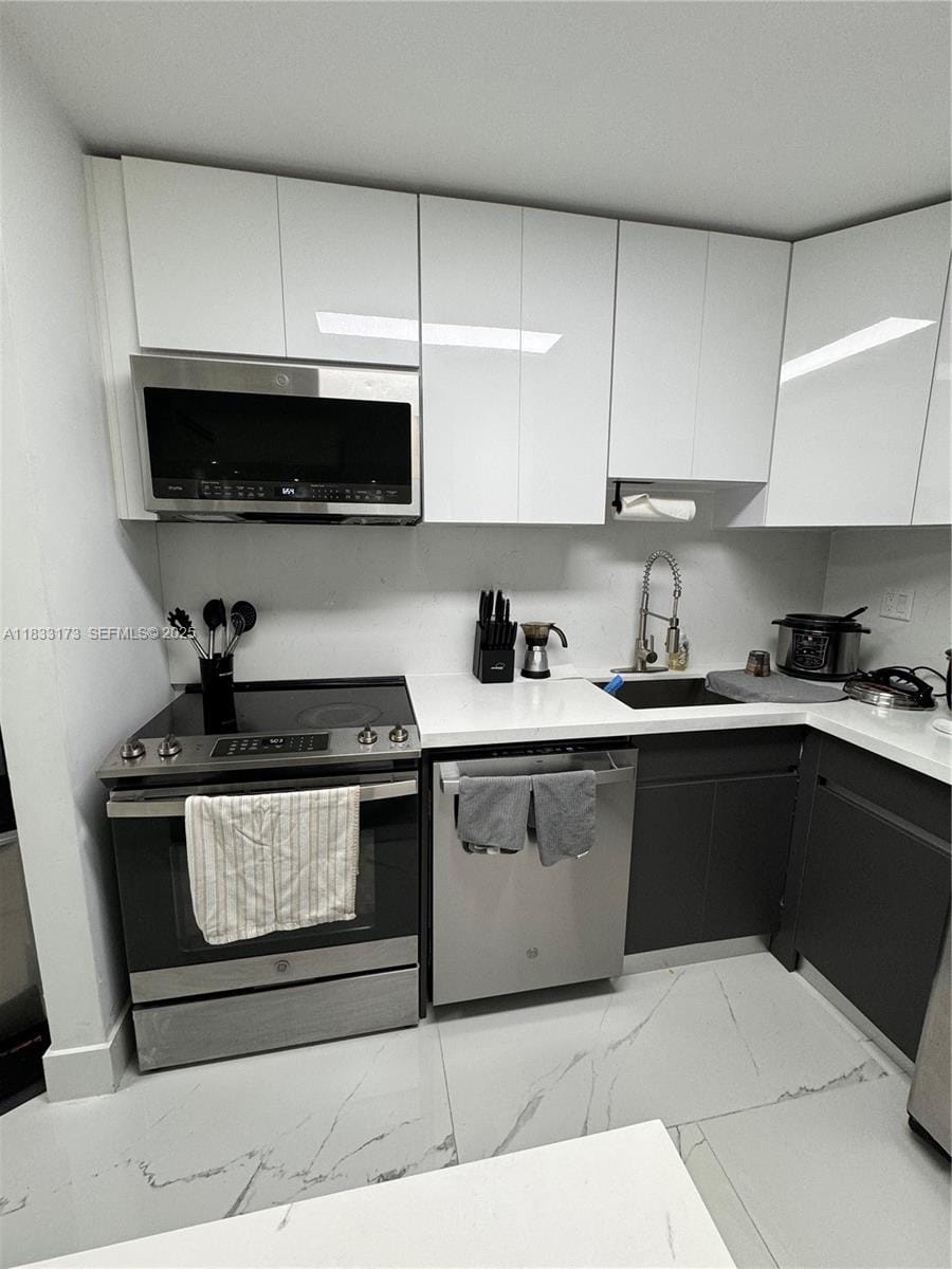 7135 NW 179th Street 211, Hialeah, FL 33015 photo 12