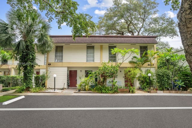 3321 Simms Street 13C, sold in Hollywood Gardens Condomi, Hollywood, FL
