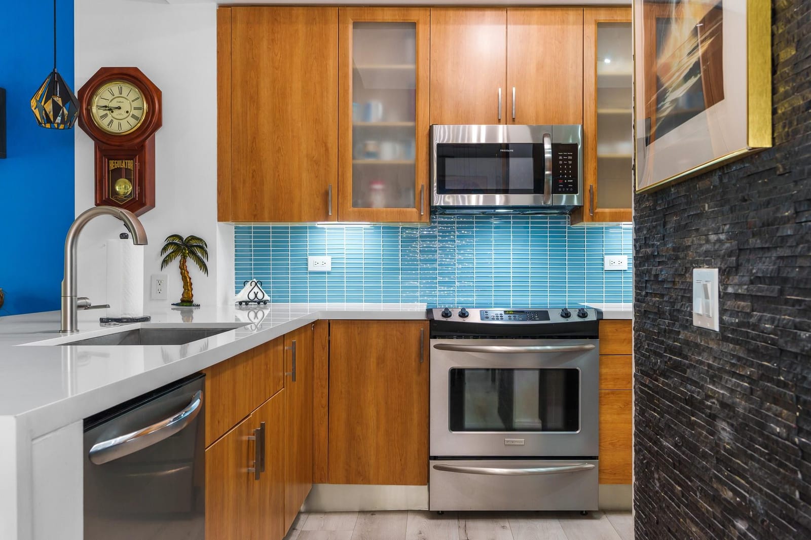 2633 NE 14th Avenue 103, Wilton Manors, FL 33334 photo 17