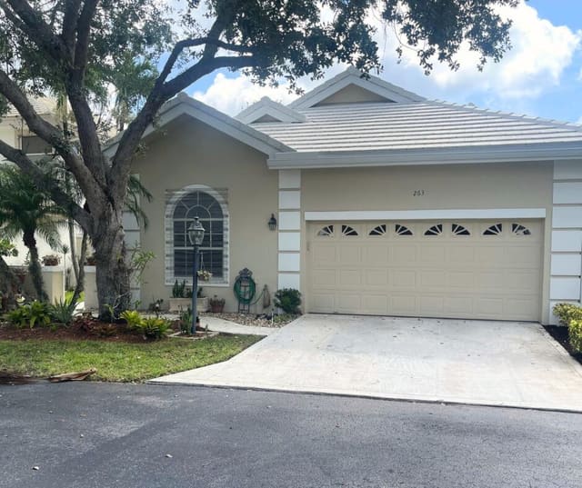 263 Canterbury Drive W, Palm Beach Gardens, FL 33418
