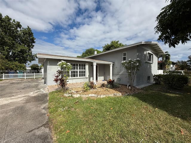 1345 NE 199th Street, sold in Mansionette Homes Sec 2, Miami, FL