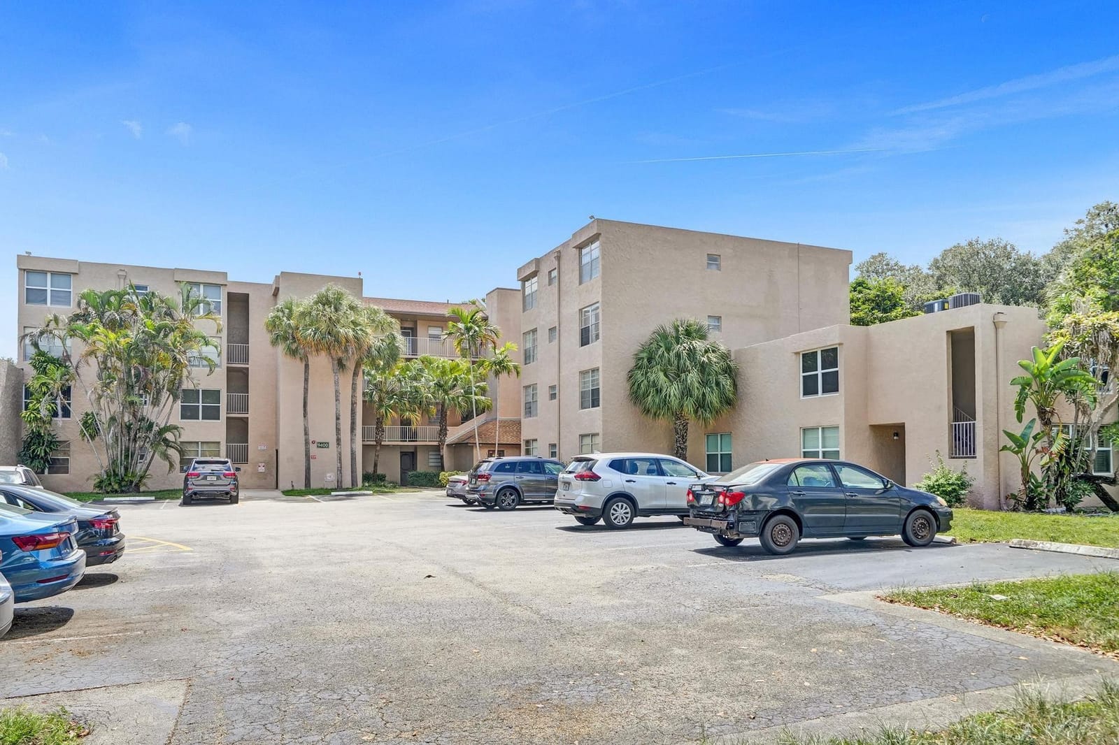 9400 Live Oak Place 203, Davie, FL 33324