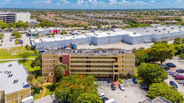 9280 Fontainebleau Boulevard 206, sold in Parkview Condo No 2, Miami, FL