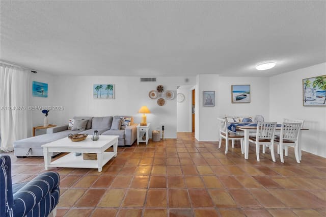 5555 Collins Avenue 8U, Miami Beach, FL 33140