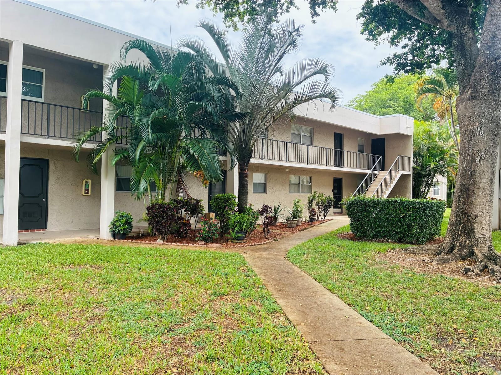 8523 Old Country Manor 524, Davie, FL 33328 photo 2