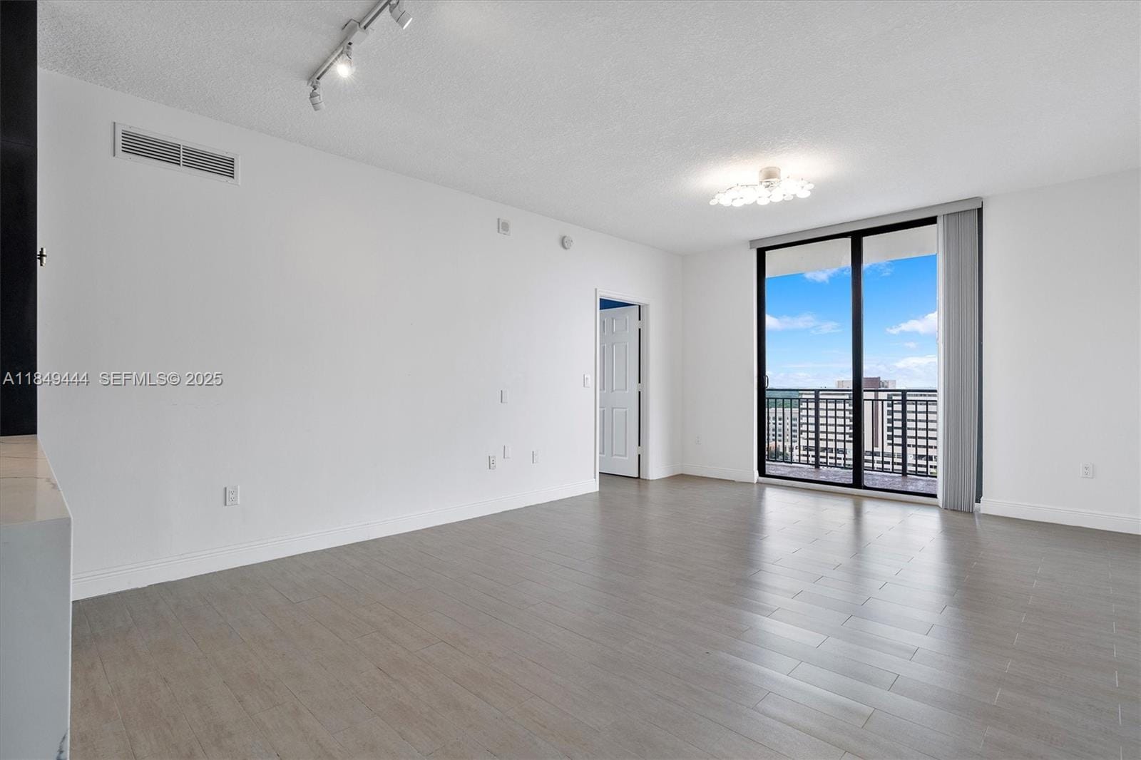 888 S Douglas Road 1415, Coral Gables, FL 33134 photo 2