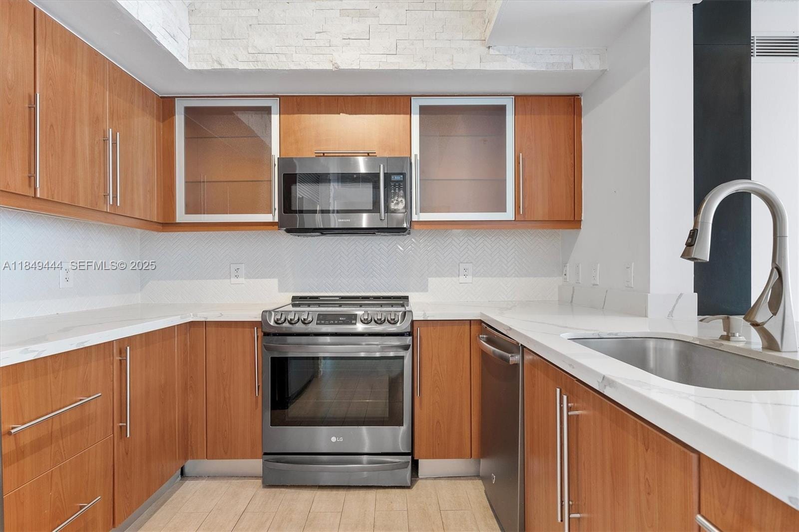 888 S Douglas Road 1415, Coral Gables, FL 33134 photo 11