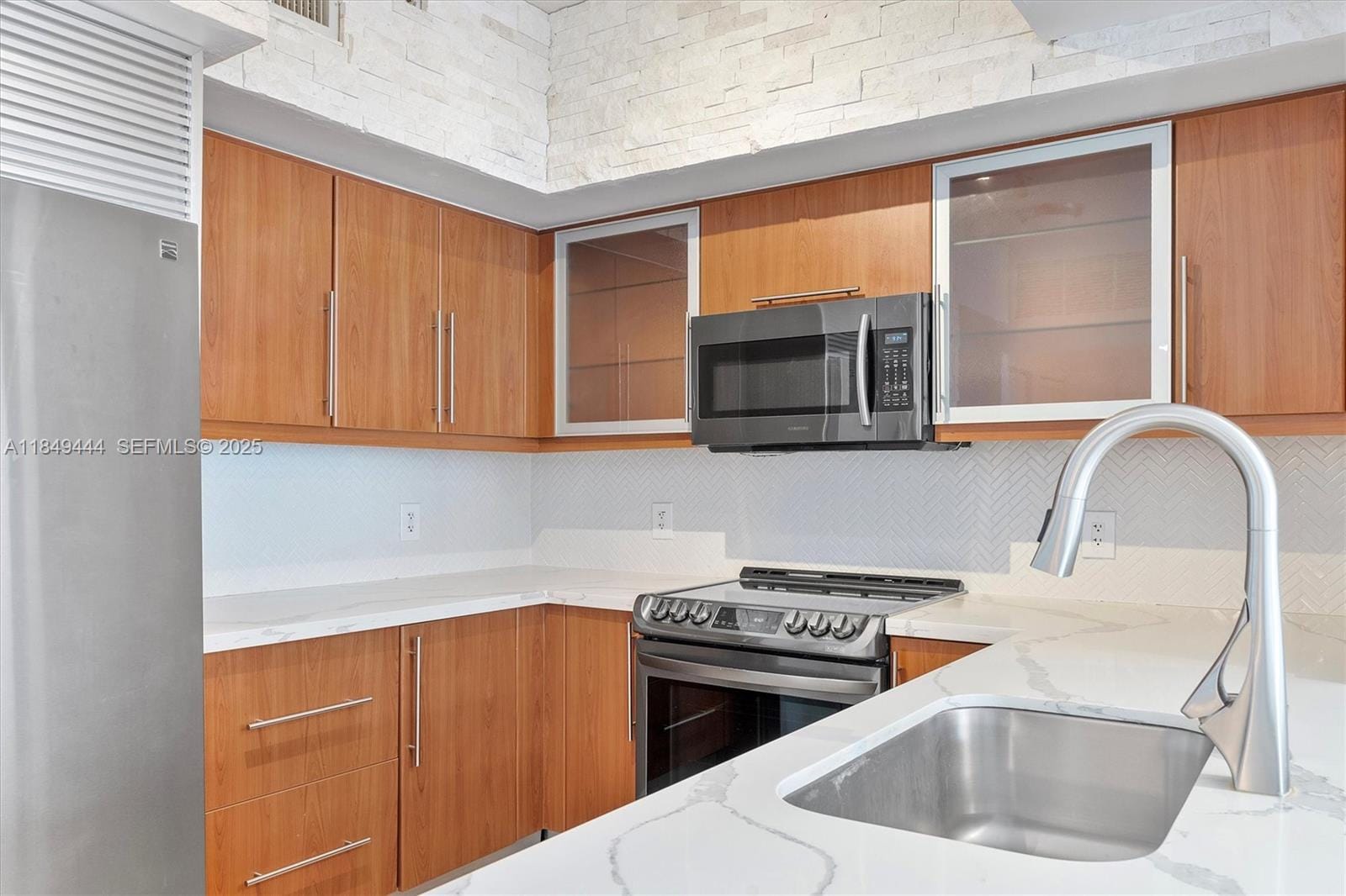 888 S Douglas Road 1415, Coral Gables, FL 33134 photo 13
