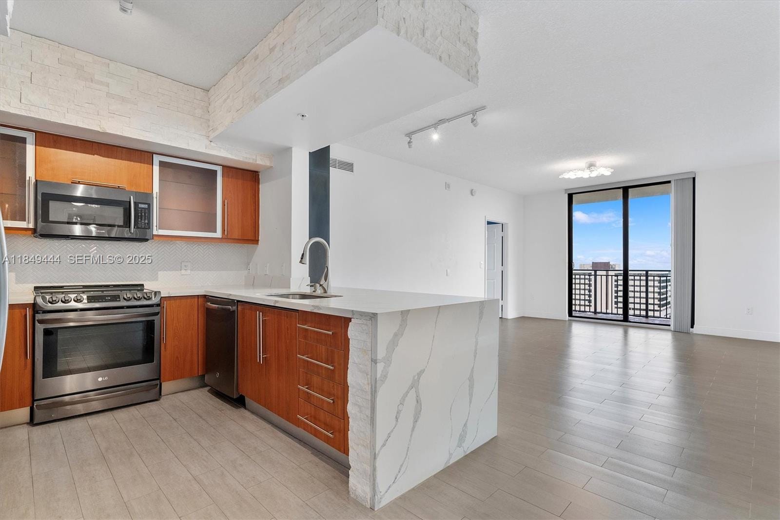 888 S Douglas Road 1415, Coral Gables, FL 33134 photo 7