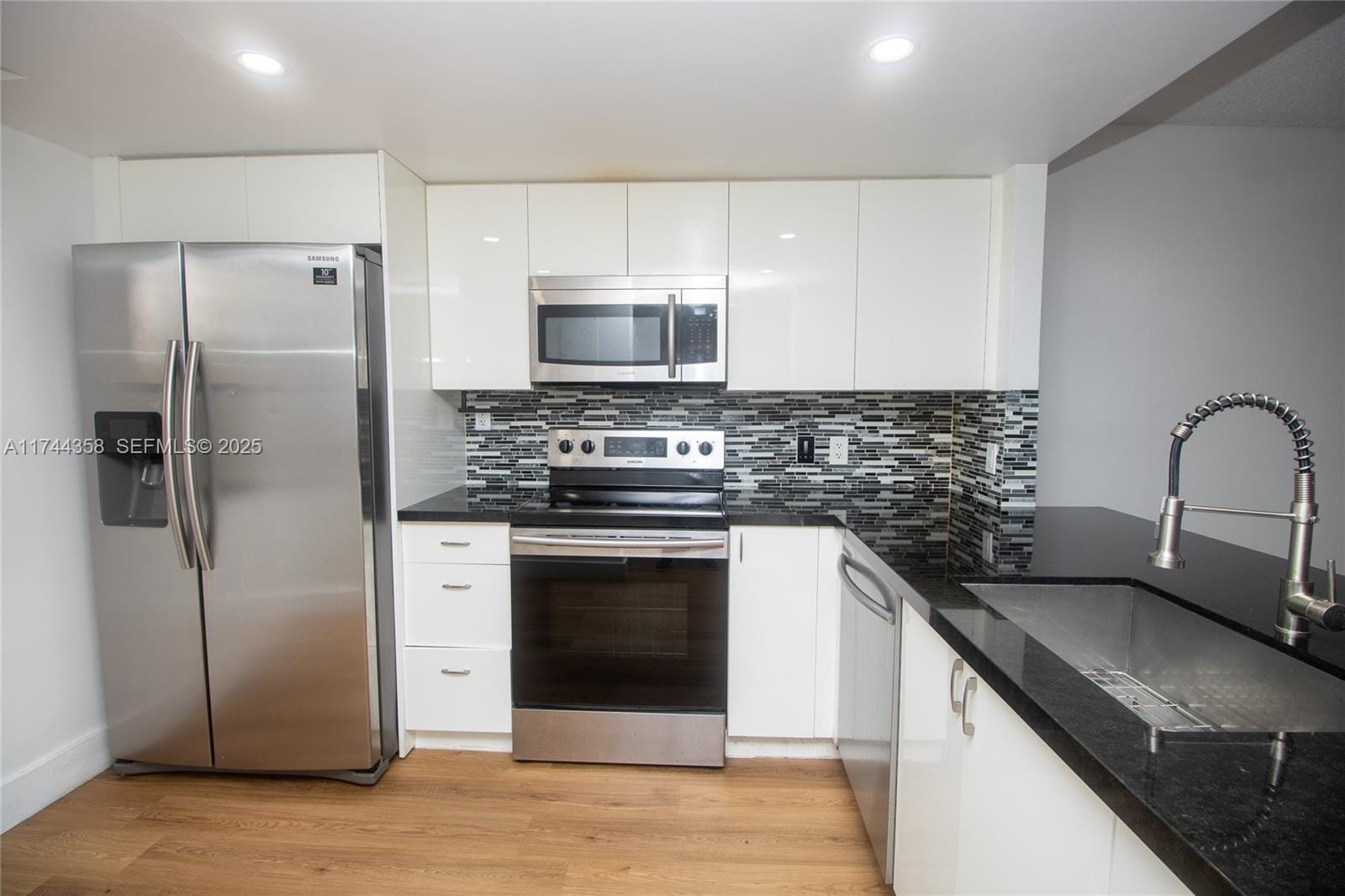 7200 NW 1st Street 103, Plantation, FL 33317