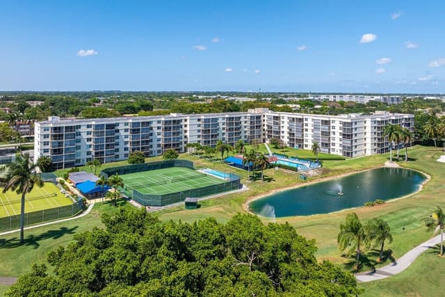 9923 S Hollybrook Lake Drive 105, Pembroke Pines, FL 33025