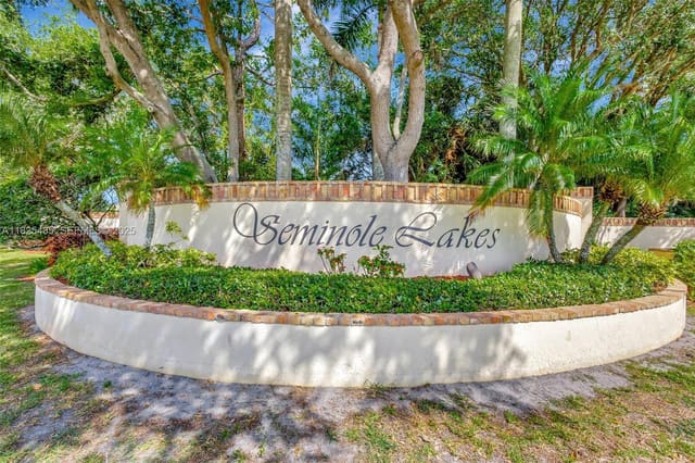 452 Rainbow Springs Terrace 452, Royal Palm Beach, FL 33411