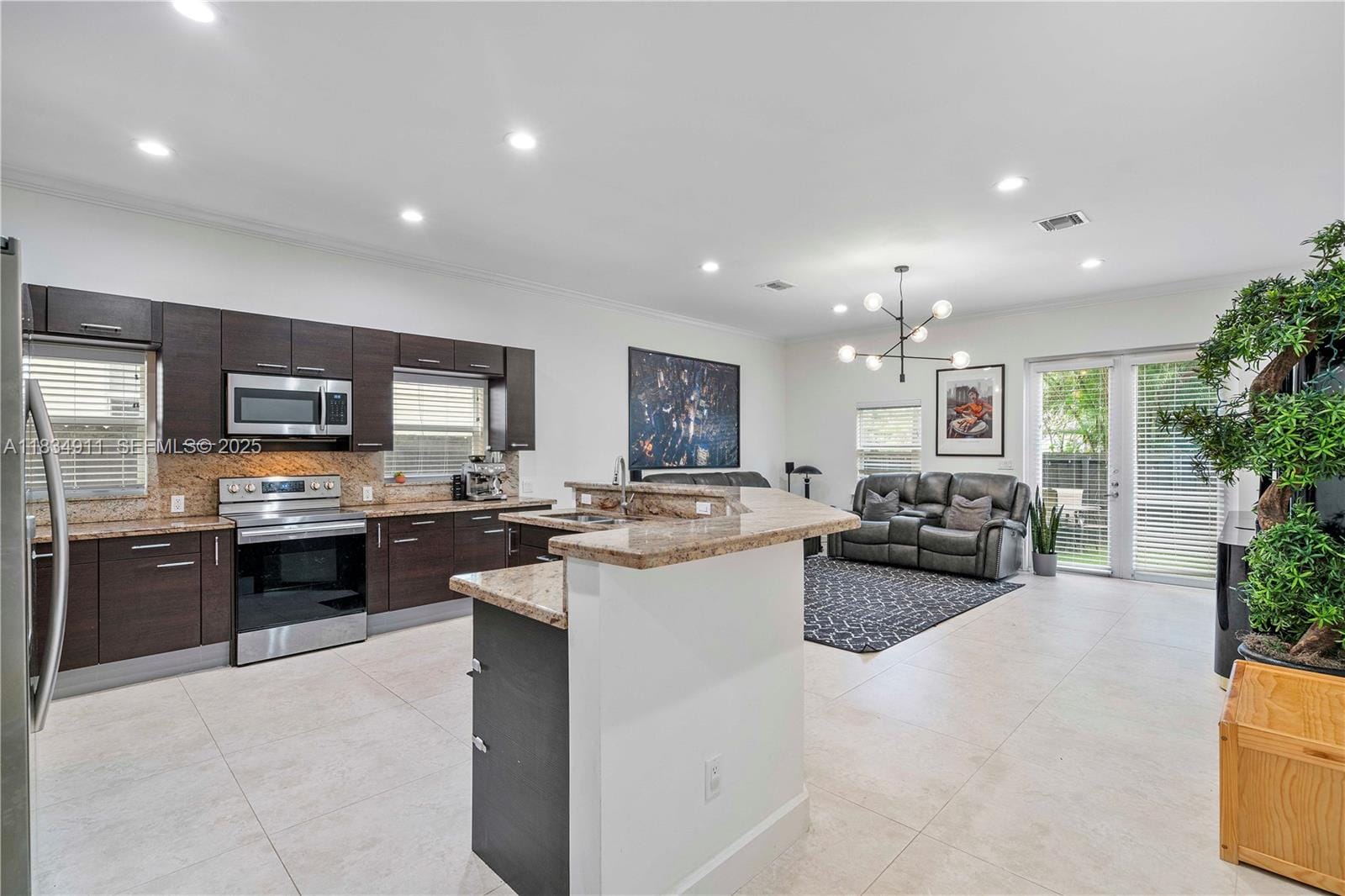 217 SW 11th Street — photo 12