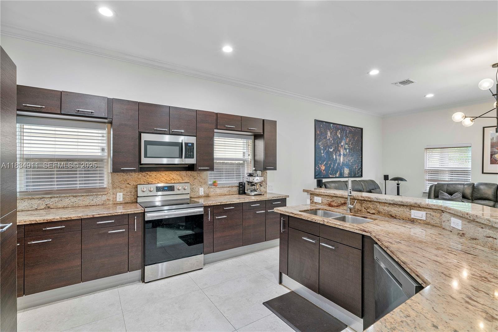 217 SW 11th Street — photo 4